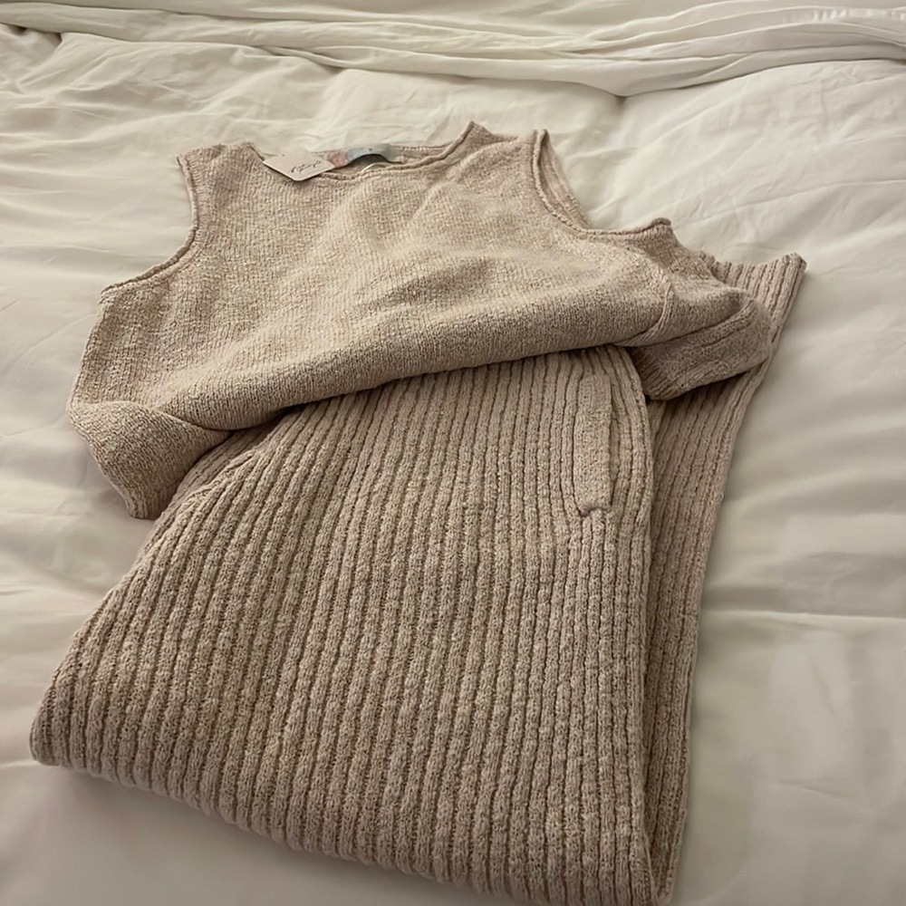 Free people set (top and wide leg bottoms)